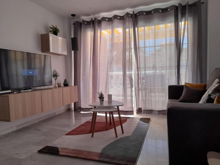 Encantador Apartamento Residencial Con Piscina Торемолинос Екстериор снимка